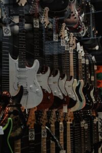 Guide : Choisir sa première guitare électrique en 2026
