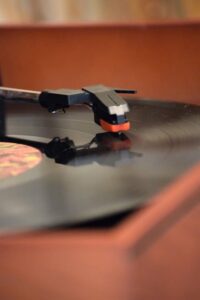 Le vinyle fait son grand retour : analyse d’un phénomène