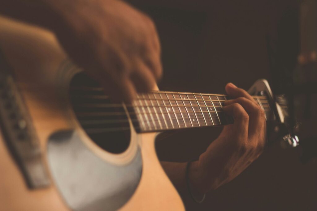 Apprendre guitare adulte : 7 conseils pour ne pas abandonner