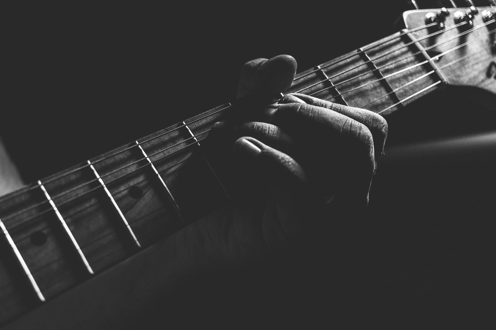 Apprendre guitare adulte : 7 conseils pour ne pas abandonner — apprentissage guitare
